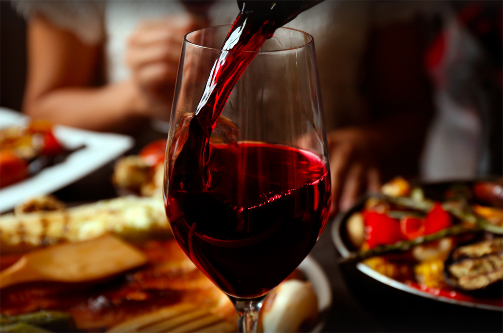<p>Brunello di Montalcino: storia e curiosità sul vino rosso toscano più amato al mondo</p>
